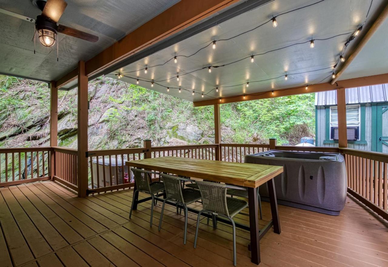 Great Location - Hot Tub - Dog Friendly Villa Sevierville Buitenkant foto