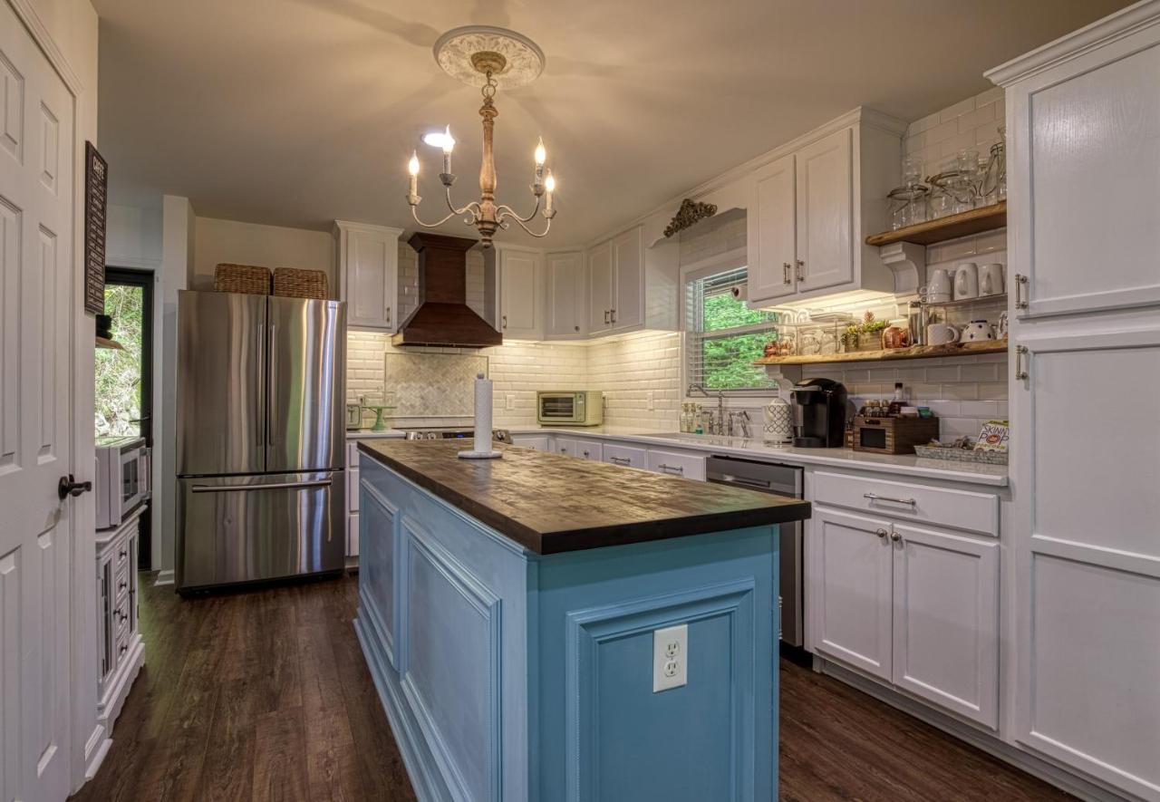 Great Location - Hot Tub - Dog Friendly Villa Sevierville Buitenkant foto