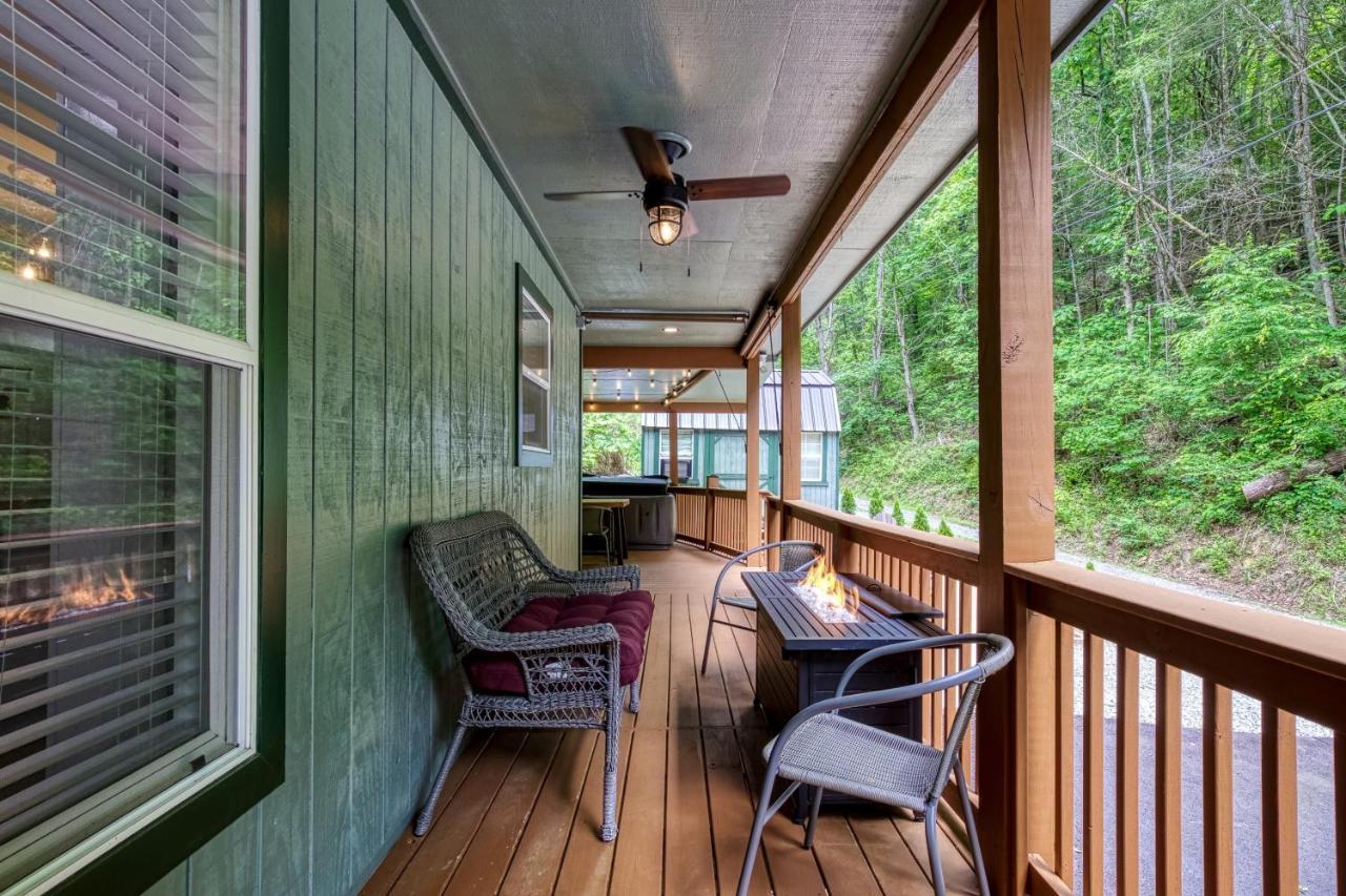 Great Location - Hot Tub - Dog Friendly Villa Sevierville Buitenkant foto